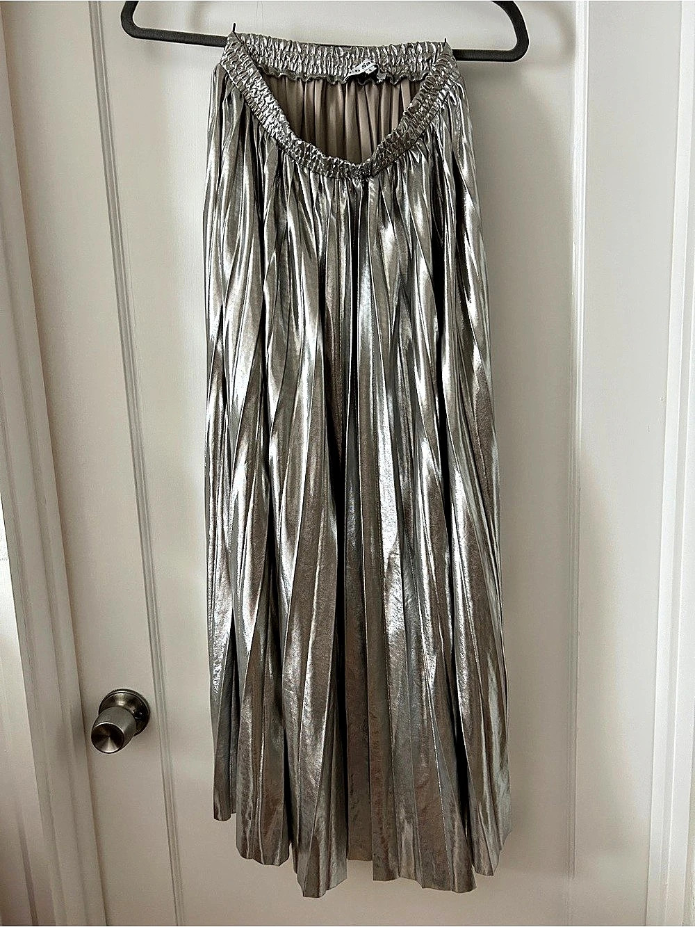 En Saison Mona Pleated Midi Skirt Mona Metallic Pleated Midi Skirt Silver Small